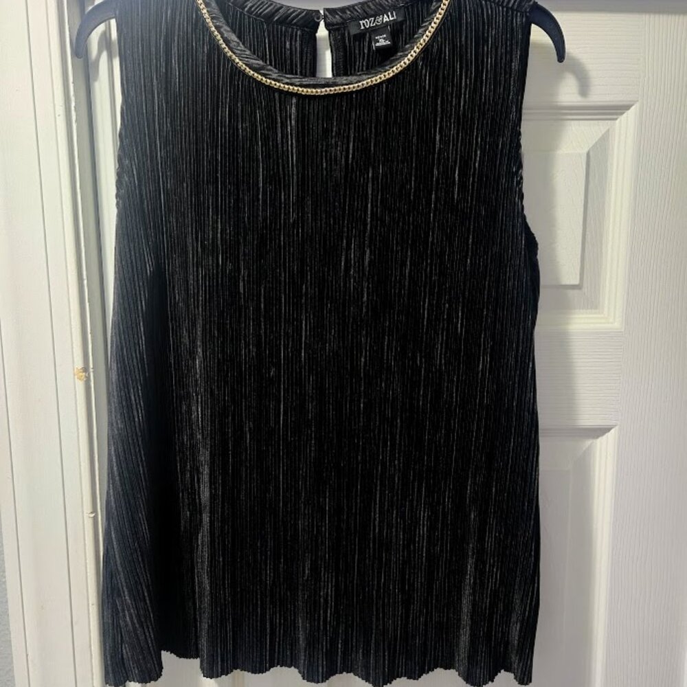 Roz & Ali black pleated sleeveless top with gold chain neckline detail Size PXL